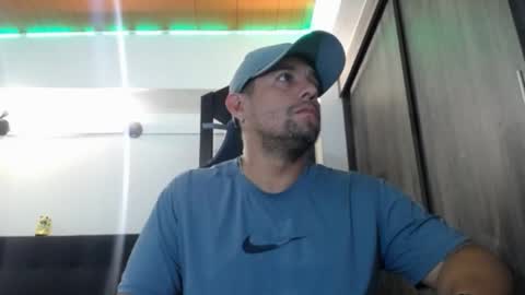 Snapshot of spartacus_cam chatting on April 22, 5:21 am online show from April 22, 5:21 am
