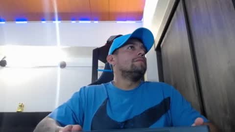 Snapshot of spartacus_cam chatting on April 24, 5:54 am online show from April 24, 5:54 am