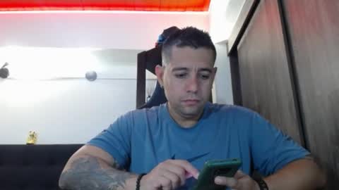 Snapshot of spartacus_cam chatting on April 27, 5:05 am online show from April 27, 5:05 am