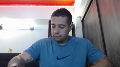 Snapshot of spartacus_cam chatting on May 5, 5:04 am online show from May 5, 5:04 am