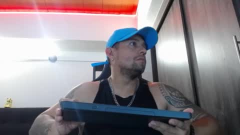 Snapshot of spartacus_cam chatting on June 3, 5:10 am online show from June 3, 5:10 am