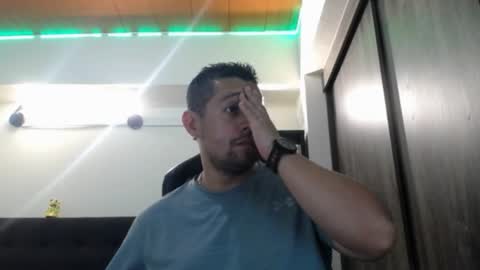 Snapshot of spartacus_cam chatting on June 4, 6:08 am online show from June 4, 6:08 am