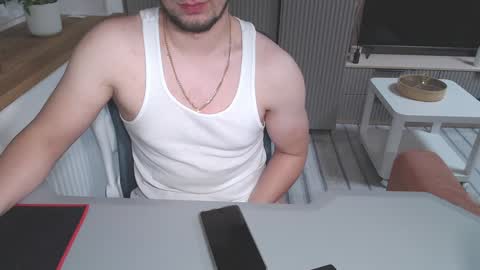 Snapshot of spb78 chatting on December 1, 10:32 pm Art online show from December 1, 10:32 pm