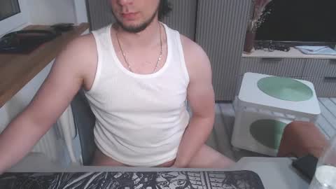 Snapshot of spb78 chatting on June 15, 10:56 pm Art online show from June 15, 10:56 pm