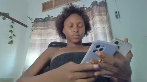 Snapshot of spicebae256 chatting on October 2, 9:16 am Smiles online show from October 2, 9:16 am