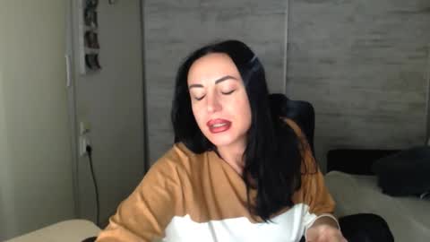 Snapshot of spicemint chatting on November 16, 6:35 pm Carla online show from November 16, 6:35 pm