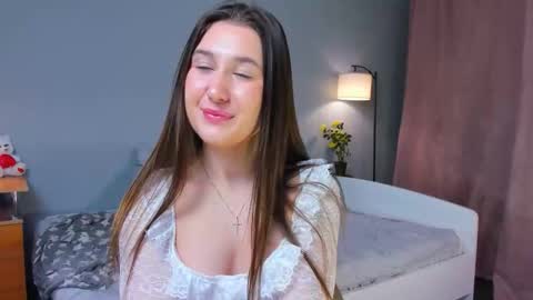 Snapshot of spiceofalex chatting on December 18, 7:20 pm Elva online show from December 18, 7:20 pm