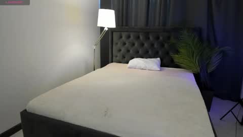 Snapshot of spicy_jules chatting on June 1, 4:14 am Melanie online show from June 1, 4:14 am