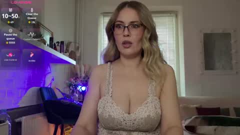 Snapshot of spicyhotmilf chatting on June 28, 2:06 am Lexsy online show from June 28, 2:06 am