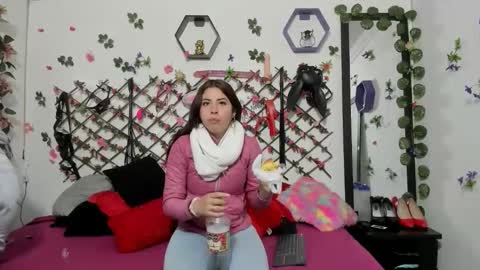 Snapshot of spicyqueens chatting on February 10, 12:31 pm Spicy Queens online show from February 10, 12:31 pm