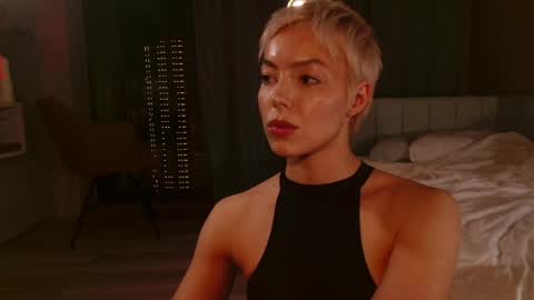 Elizabeth online show from April 22, 5:25 pm