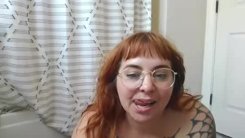 Snapshot of spittenkitten chatting on July 11, 6:32 pm kitty online show from July 11, 6:32 pm