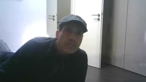 Snapshot of spliffray chatting on January 6, 12:37 am spliffray online show from January 6, 12:37 am