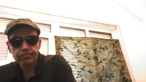 Snapshot of spliffray chatting on April 8, 6:13 am spliffray online show from April 8, 6:13 am