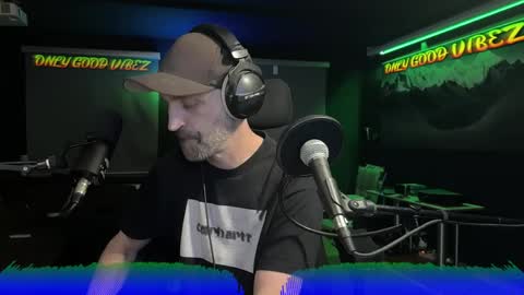 Snapshot of splivke chatting on April 11, 11:31 pm Splivke online show from April 11, 11:31 pm