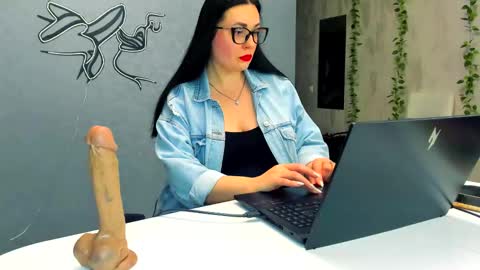 Lilith online show from January 18, 9:18 pm