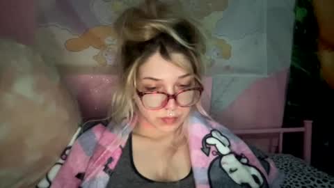 Snapshot of spookysanrihoe chatting on March 7, 5:29 am Pixie online show from March 7, 5:29 am