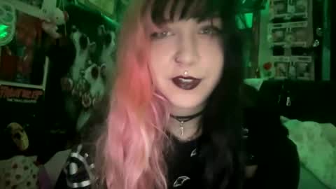 Snapshot of spookysanrihoe chatting on October 22, 3:56 pm Pixie online show from October 22, 3:56 pm