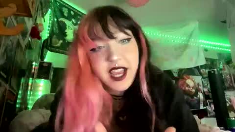 Snapshot of spookysanrihoe chatting on October 31, 4:30 pm Pixie online show from October 31, 4:30 pm