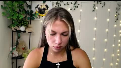 Snapshot of sport_tall_karina chatting on June 16, 8:50 am Karina online show from June 16, 8:50 am
