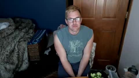 Snapshot of spun_redneck chatting on March 21, 9:58 am Spun Redneck online show from March 21, 9:58 am