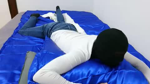 Snapshot of spyboyxx25 chatting on November 9, 5:44 pm boyxxx25 online show from November 9, 5:44 pm