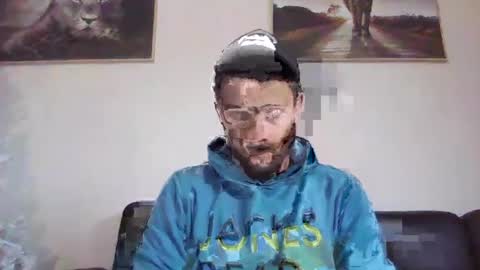 Snapshot of spyco82 chatting on December 21, 9:44 am spyco82 online show from December 21, 9:44 am