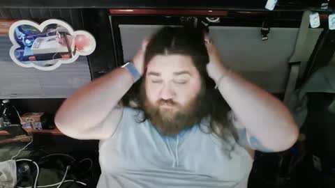 Snapshot of squeaks724 chatting on December 10, 11:40 pm Your Pal Squeaks online show from December 10, 11:40 pm