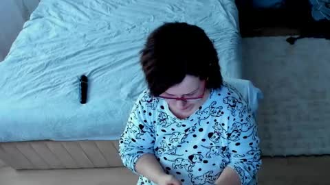 Kim online show from April 4, 3:53 pm