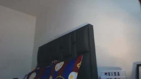 Snapshot of squirt_milk_ chatting on December 14, 3:18 am Carolainss online show from December 14, 3:18 am