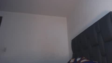Snapshot of squirt_milk_ chatting on December 21, 6:09 am Carolainss online show from December 21, 6:09 am