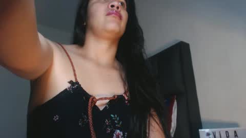 Snapshot of squirt_milk_ chatting on January 11, 1:16 am Carolainss online show from January 11, 1:16 am