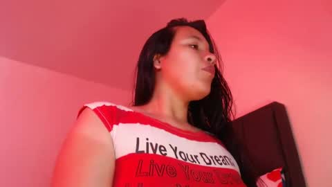 Snapshot of squirt_milk_ chatting on February 26, 3:30 pm Carolainss online show from February 26, 3:30 pm
