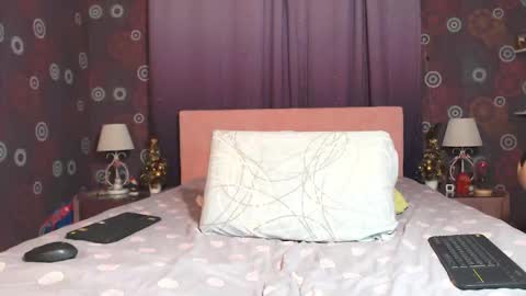 Snapshot of squirtyjess chatting on February 2, 9:35 pm just Jess online show from February 2, 9:35 pm