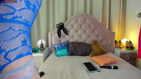 Snapshot of squirtymom chatting on January 19, 11:21 pm Alisa online show from January 19, 11:21 pm