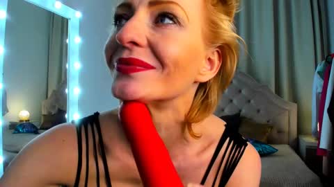 Snapshot of squirtymom chatting on March 6, 2:19 am Alisa online show from March 6, 2:19 am