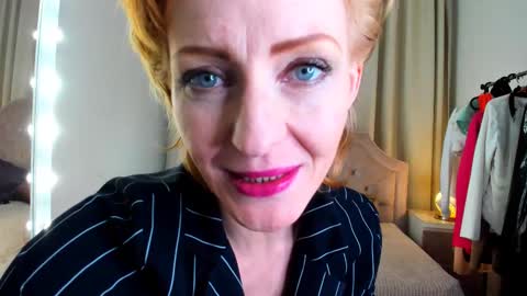 Snapshot of squirtymom chatting on March 6, 7:47 am Alisa online show from March 6, 7:47 am