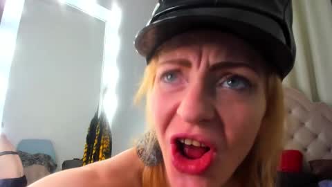 Snapshot of squirtymom chatting on October 3, 1:08 pm Alisa online show from October 3, 1:08 pm