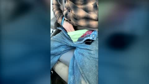 Snapshot of sqzxriehlqqw chatting on February 6, 10:24 pm Luv2Cum4u online show from February 6, 10:24 pm