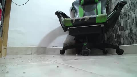 Snapshot of srfindomfeet_ chatting on April 18, 1:42 am sr master cum its my old account online show from April 18, 1:42 am