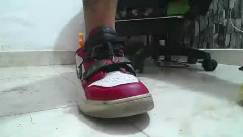 Snapshot of srfindomfeet_ chatting on June 17, 9:05 pm sr master cum its my old account online show from June 17, 9:05 pm