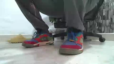 Snapshot of srfindomfeet_ chatting on June 20, 7:16 pm sr master cum its my old account online show from June 20, 7:16 pm
