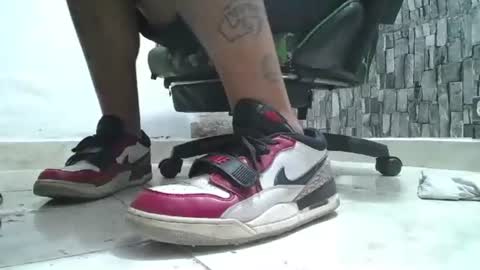 Snapshot of srfindomfeet_ chatting on July 7, 4:15 am sr master cum its my old account online show from July 7, 4:15 am