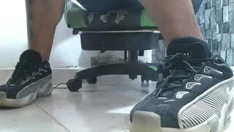 Snapshot of srfindomfeet_ chatting on July 14, 6:13 pm sr master cum its my old account online show from July 14, 6:13 pm