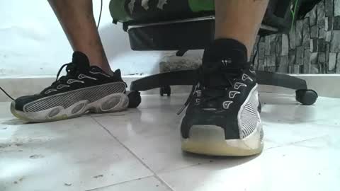 Snapshot of srfindomfeet_ chatting on July 16, 8:04 pm sr master cum its my old account online show from July 16, 8:04 pm