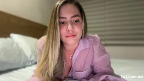 Snapshot of srta__sophie chatting on May 6, 2:40 am Sophie 3 online show from May 6, 2:40 am