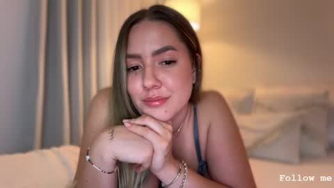 Snapshot of srta__sophie chatting on May 21, 12:50 am Sophie 3 online show from May 21, 12:50 am