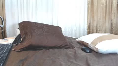Snapshot of srta_luciana chatting on January 7, 3:12 pm . . online show from January 7, 3:12 pm