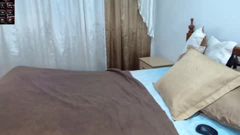 Snapshot of srta_luciana chatting on January 18, 11:54 am . . online show from January 18, 11:54 am