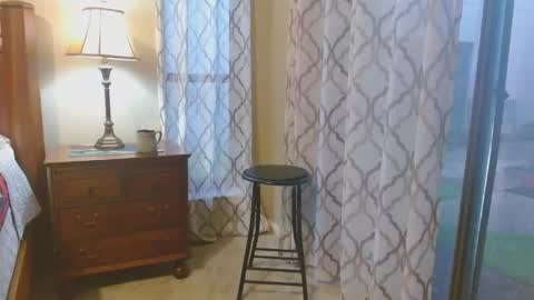 srtxshow online show from April 12, 9:20 pm